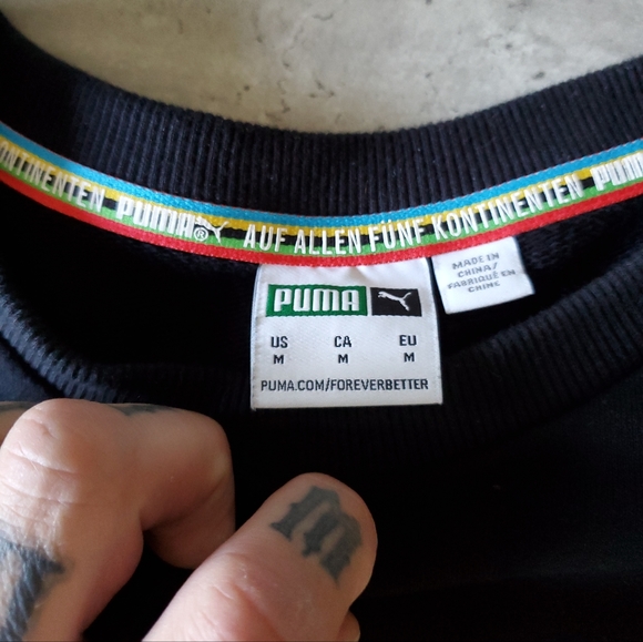 Puma Black and Gold Crewneck Men's M - Picture 7 of 7